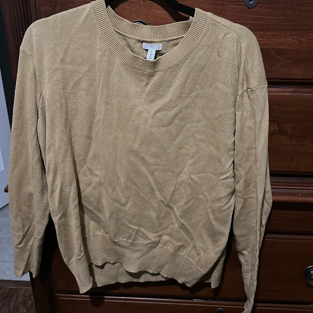Tan BP. Sweater
